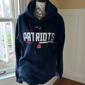 Men’s size L NFL Boston Patriots sweatshirt has pockets perfect condition